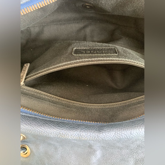 CHANEL Iridescent Caviar Quilted - Picture 8 of 13